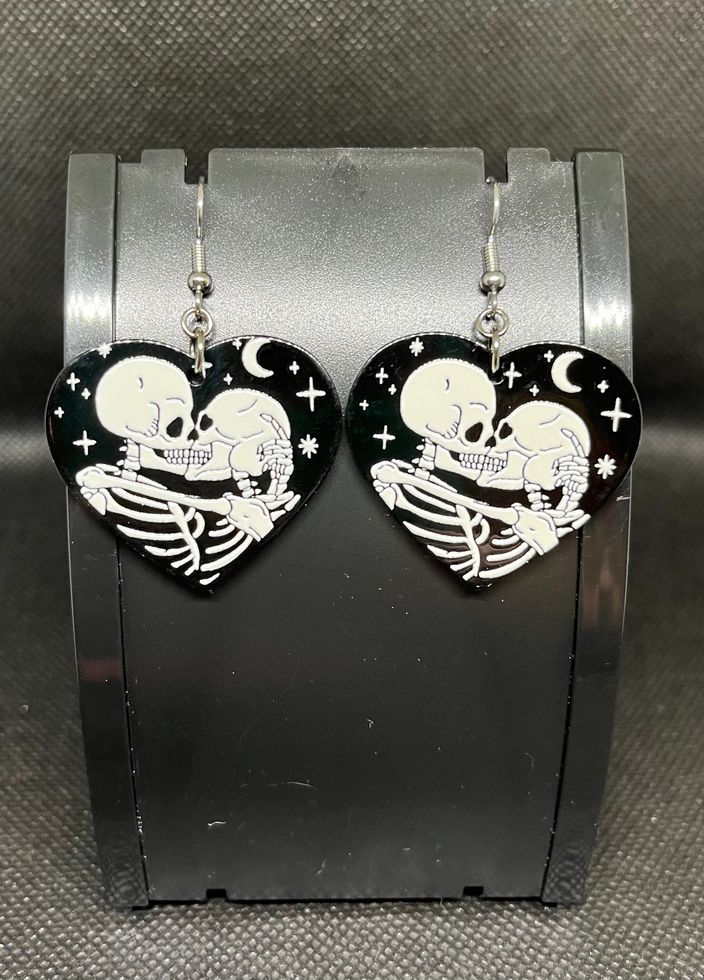 Skelly heart earrings H68