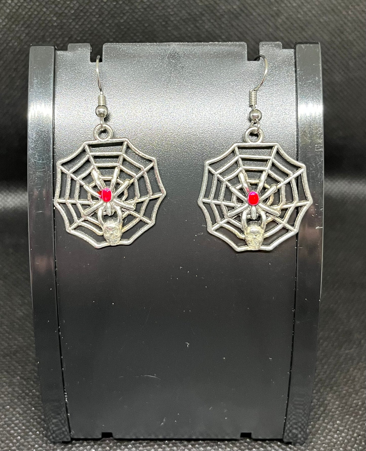 Spider in web earrings H35
