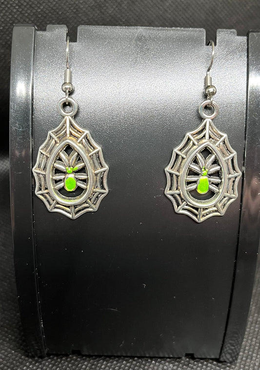 Spider in web earrings H37