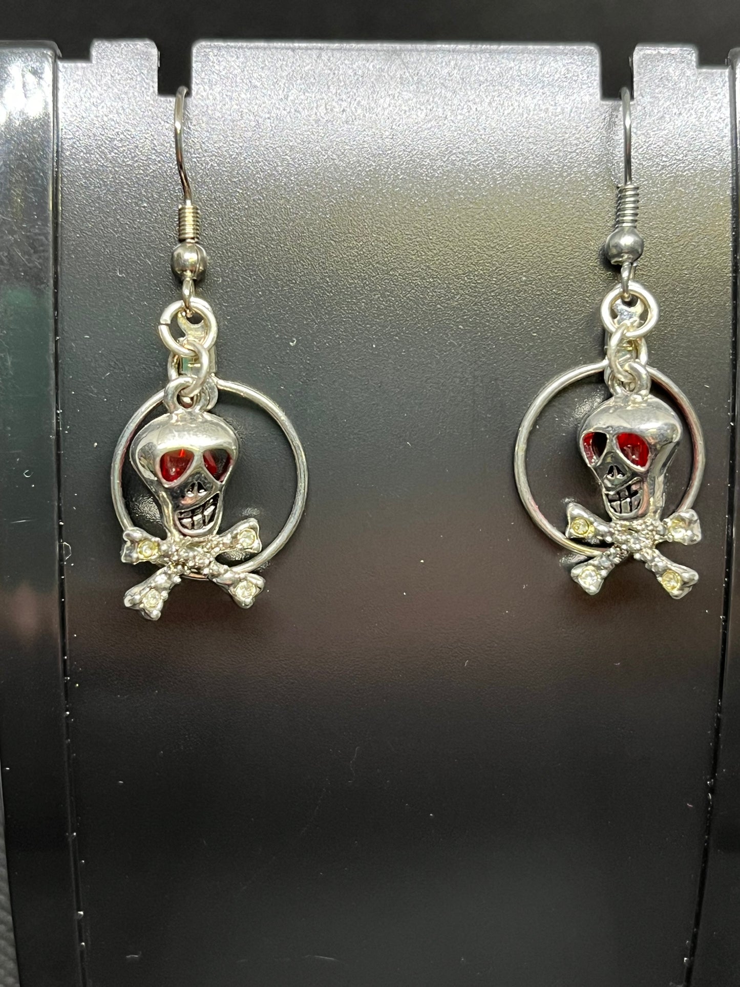 Skull earrings H80
